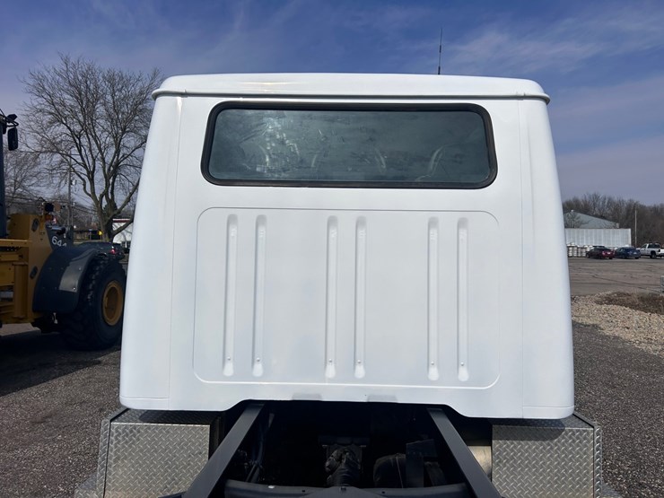 #1008-•-international-cab-and-chassis-image-41