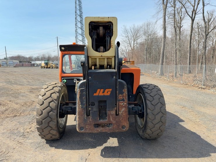 2016-jlg-1055-image-4