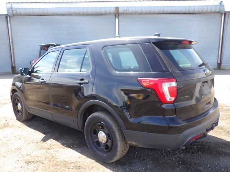 2017-ford-explorer-image-4