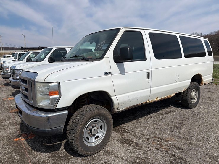 2012-ford-e350-image-2