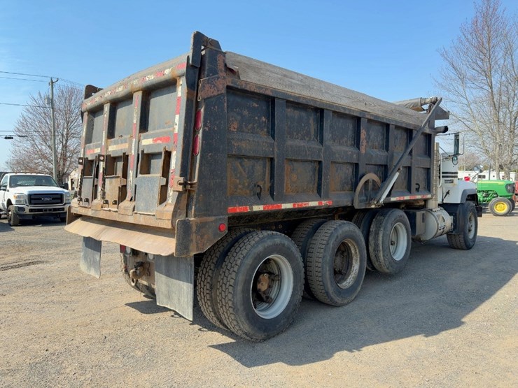 2001-mack-rd688s-image-5