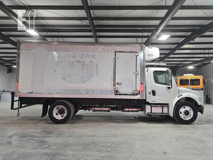 2012-freightliner-business-class-m2-106-image-6