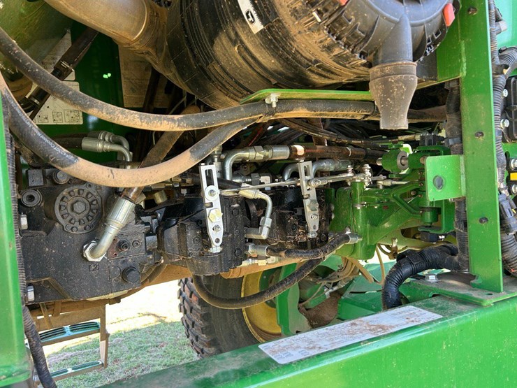 2022-john-deere-w235m-image-39