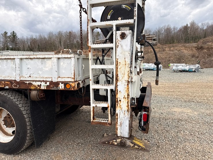 2010-massey-ferguson-8-image-45