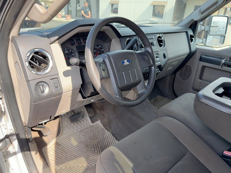 2010-ford-f350-xlt-image-24