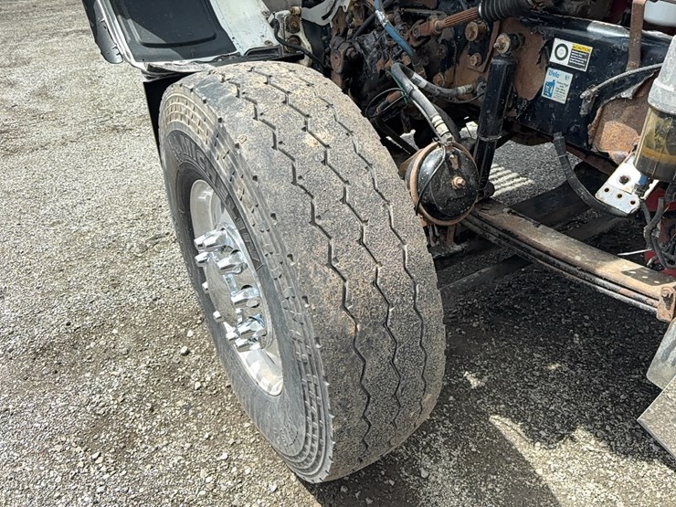 2013-peterbilt-388-image-14