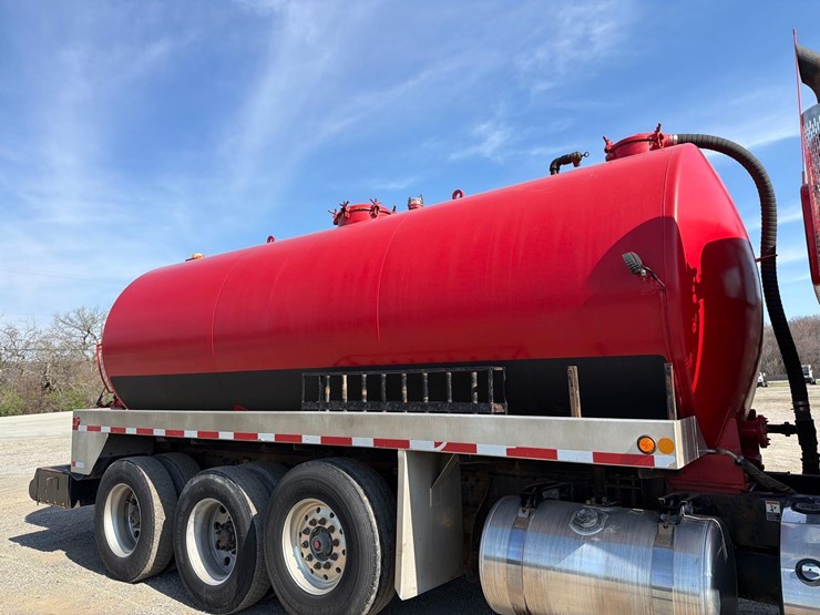 2012-peterbilt-389-image-12