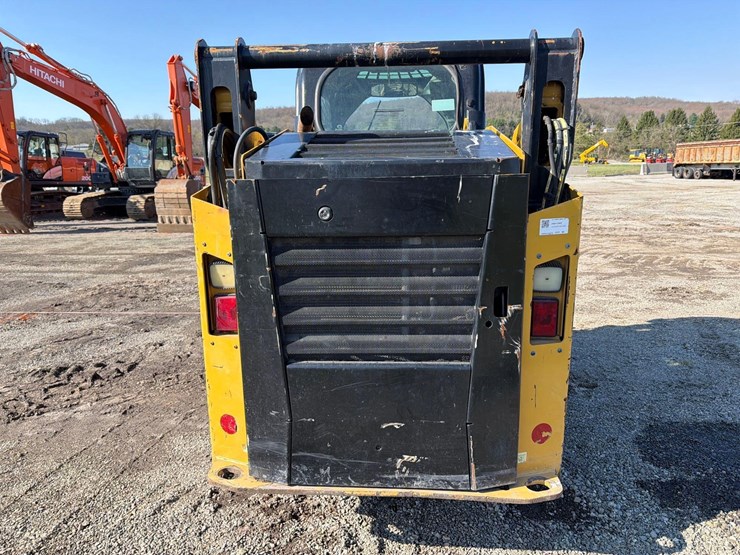 2019-caterpillar-242d-image-6