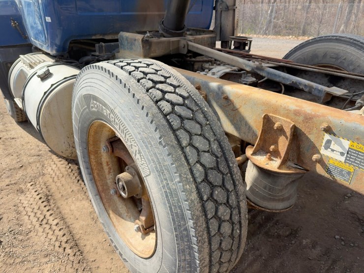 1998-mack-rd690s-image-16