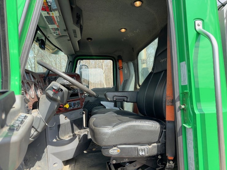 2018-mack-pinnacle-cxu613-image-25