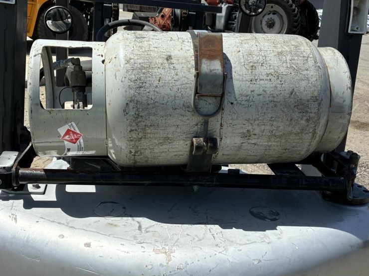 2011-nissan-a22-mcp1r2a25lv-forklift-image-12