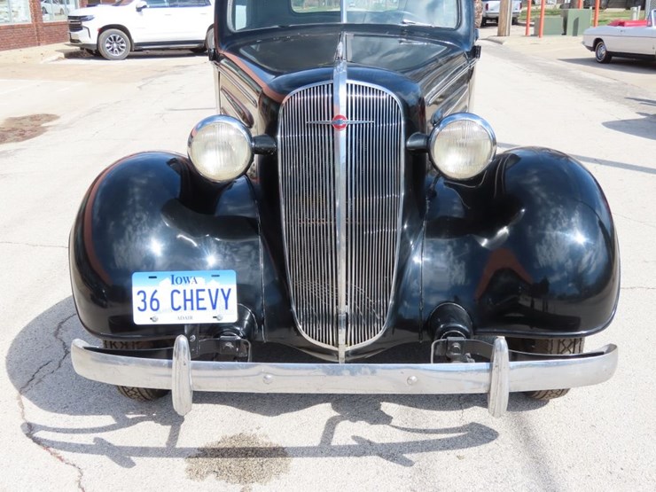 1936-chevrolet-2dr-town-sedan-image-3