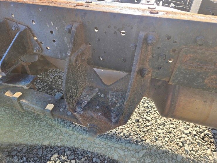 2017-massey-ferguson-8-image-29