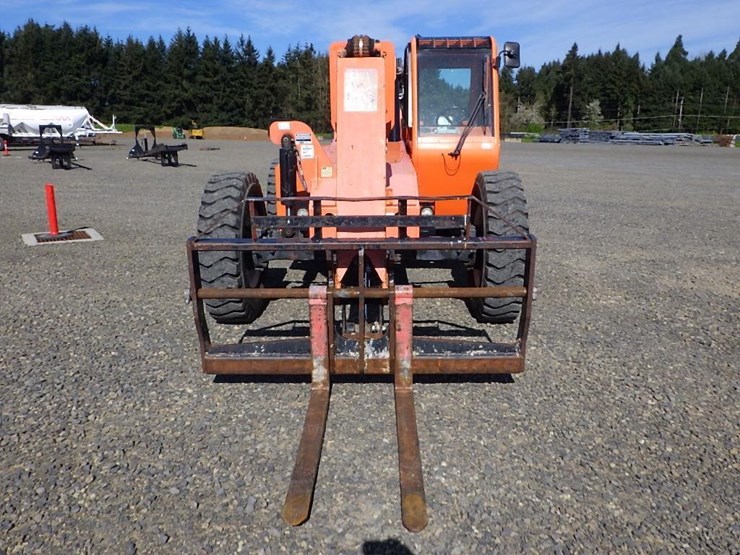 2014-jlg-6042-telescopic-reach-lift-image-2