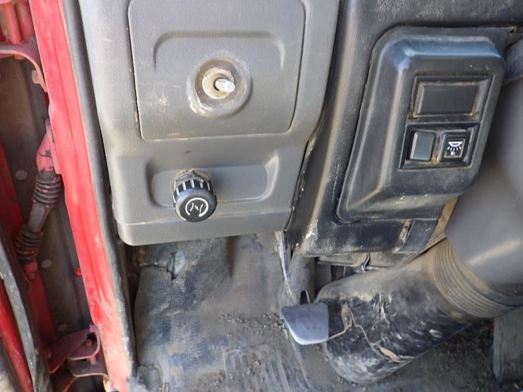 1999-isuzu-nqr-image-32