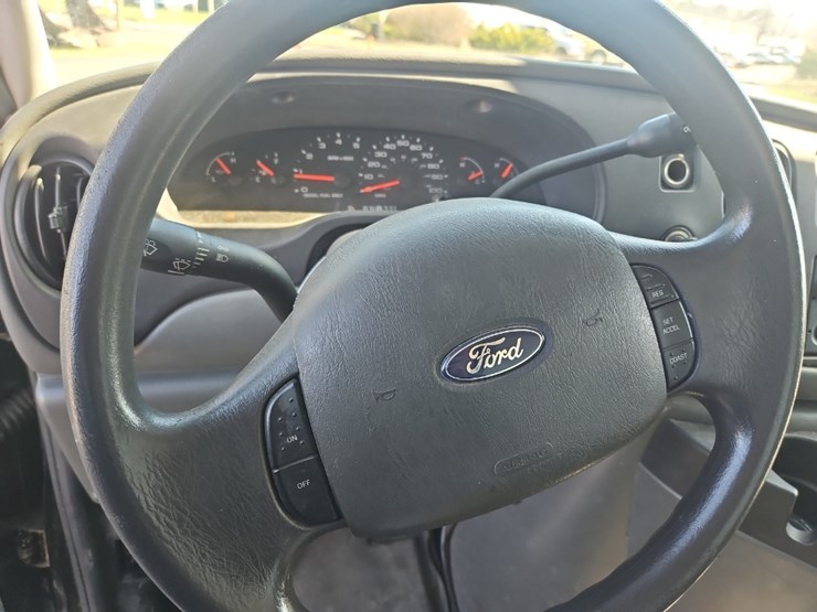 2005-ford-e450-image-33