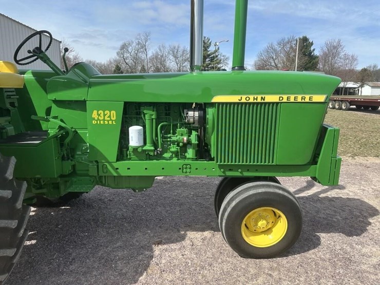 john-deere-4320-image-25