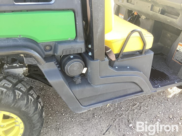 2019-john-deere-gator-image-12