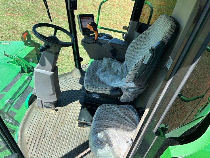 2022-john-deere-w235m-image-29