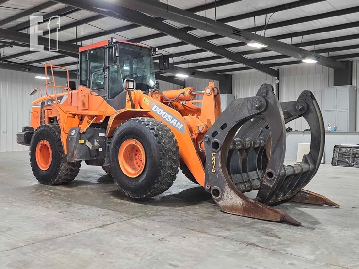 2017-doosan-dl300-5-image-2