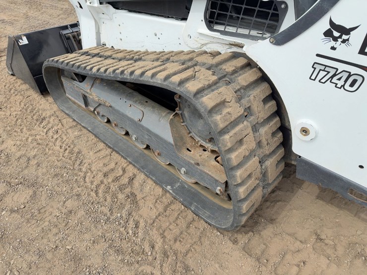 2020-bobcat-t740-image-15