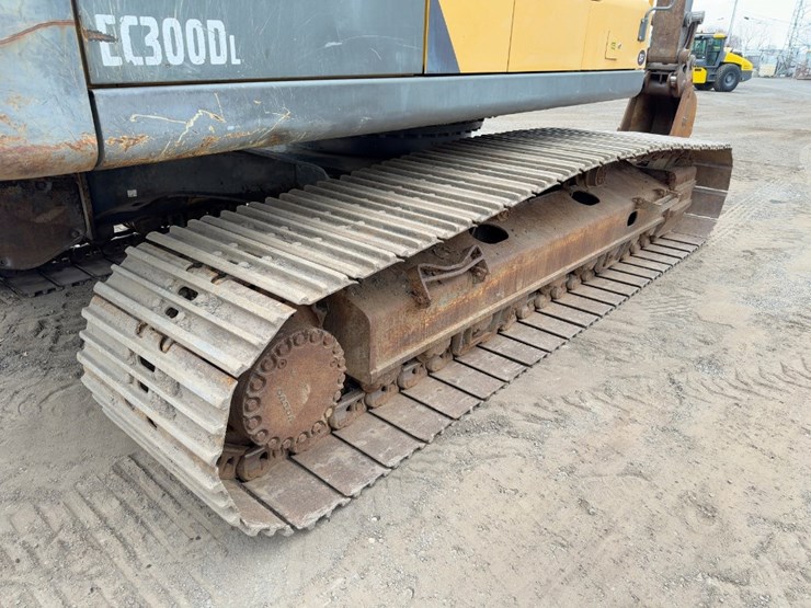 2013-volvo-ec300dl-image-23