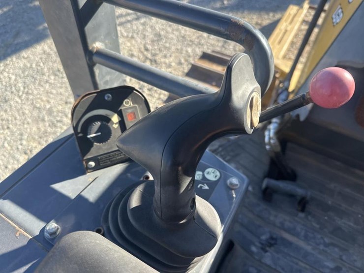 2014-deere-450j-image-40