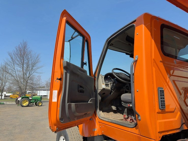 2012-international-7600-image-22