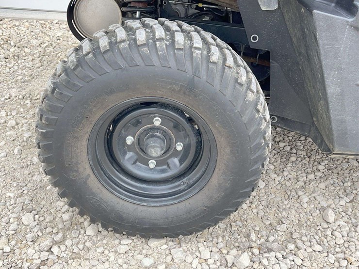 2022-john-deere-gator-image-18