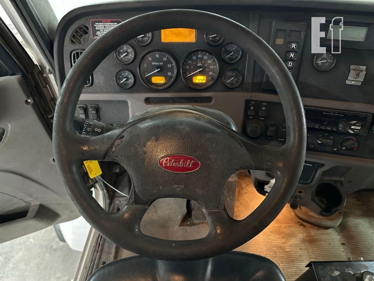 2017-peterbilt-367-image-18
