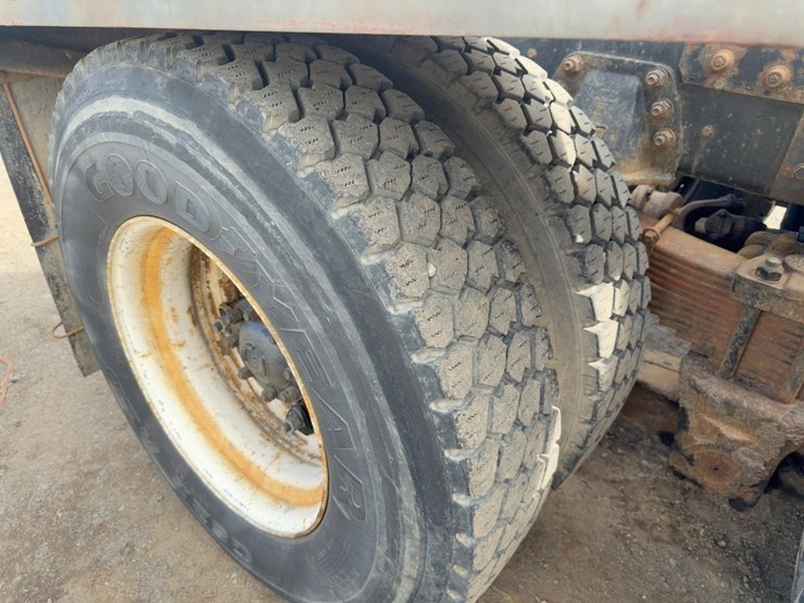 1987-ford-l9000-image-16