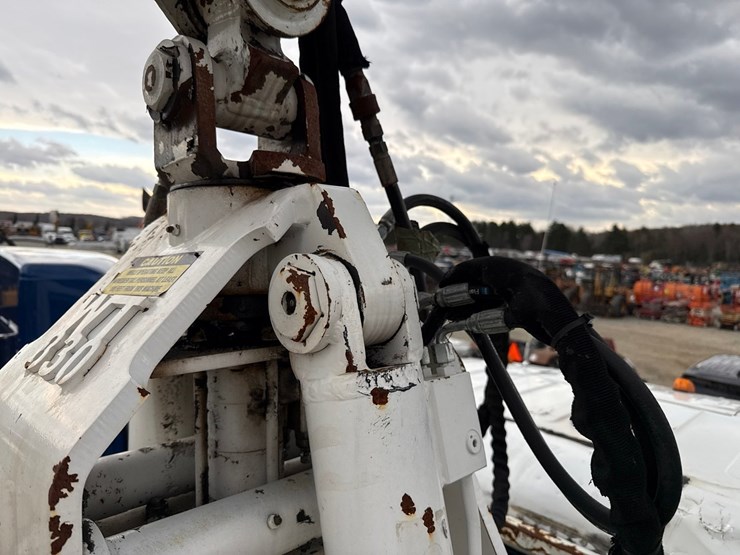 2010-massey-ferguson-8-image-70