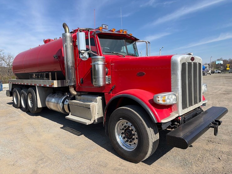 2012-peterbilt-389-image-3