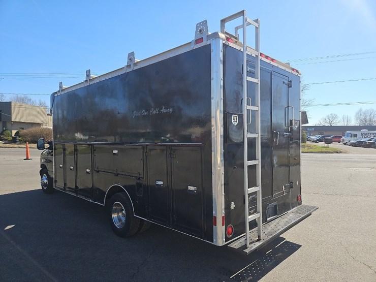 2005-ford-e450-image-3