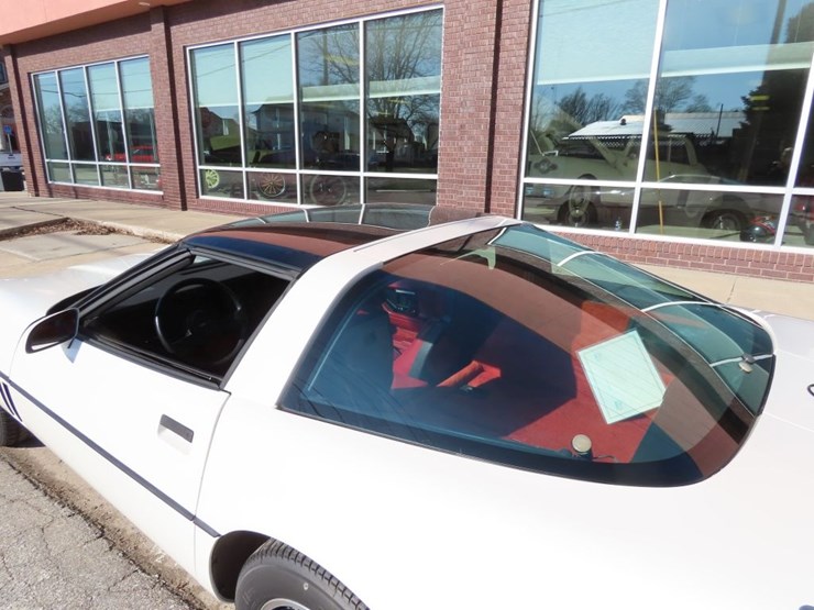 1985-chevrolet-corvette-image-11