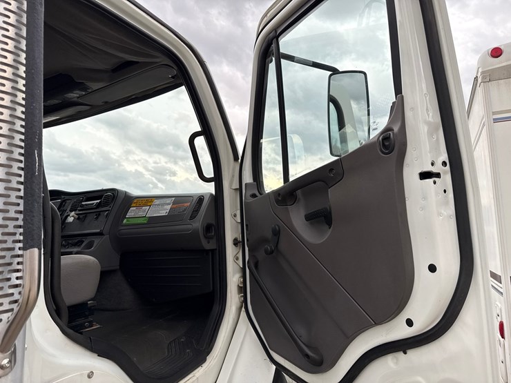 2010-massey-ferguson-8-image-79