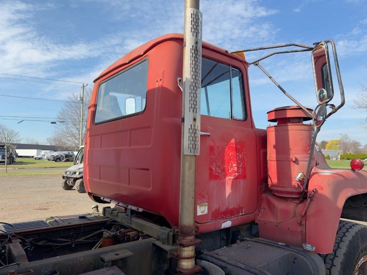 1984-mack-dm686s-image-13