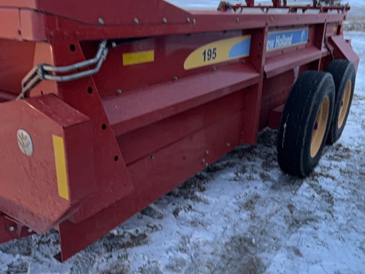 new-holland-195-image-12