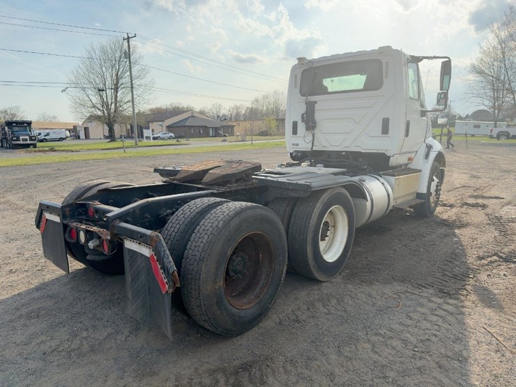 2015-international-8600-image-5