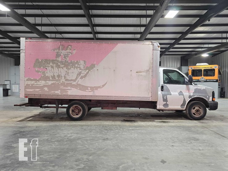 2005-gmc-savana-g3500-image-6