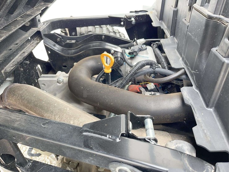 2022-john-deere-gator-image-31