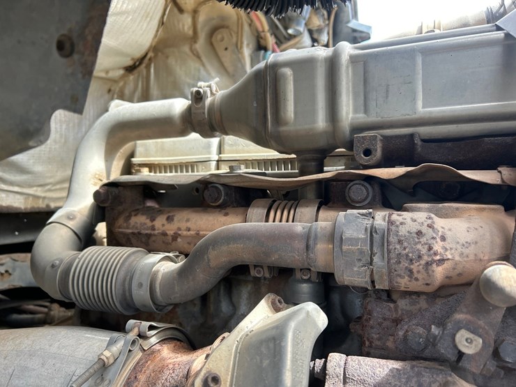 2010-massey-ferguson-8-image-55