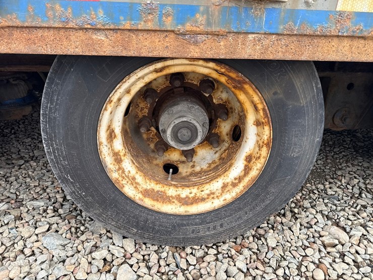 2018-massey-ferguson-8-image-32