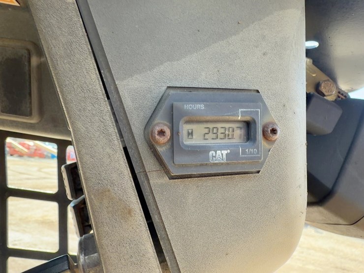 2002-caterpillar-247-image-23