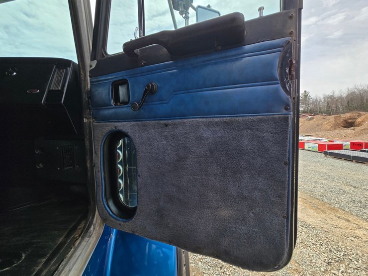 1991-peterbilt-357-image-60