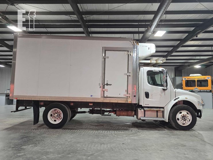 2009-freightliner-business-class-m2-106-image-6