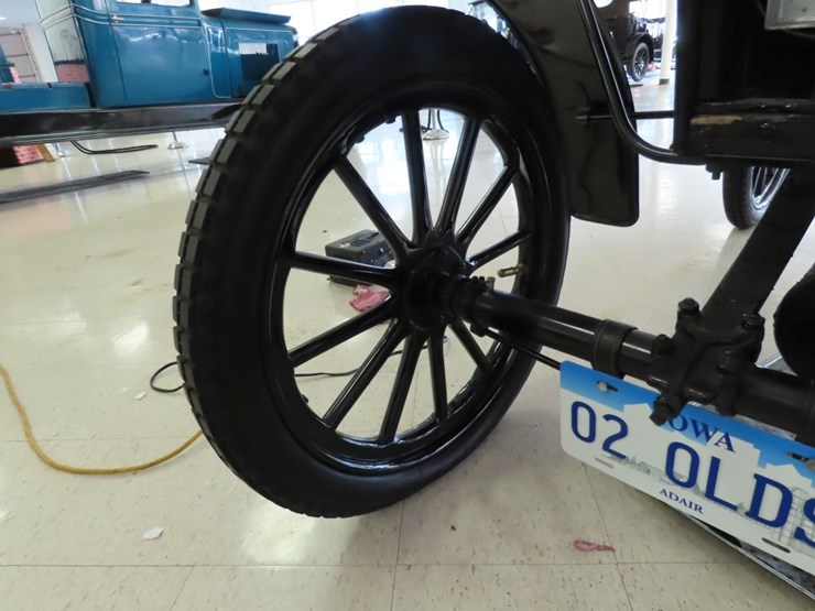 1902-curved-dash-oldsmobile-runabout-image-24