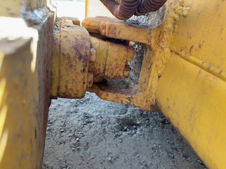 1994-caterpillar-d3c-iii-image-13