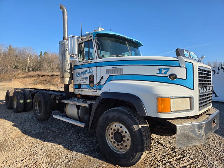 1999-mack-cl713-image-26