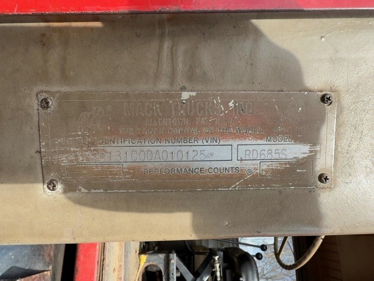 1983-mack-rd685s-image-27